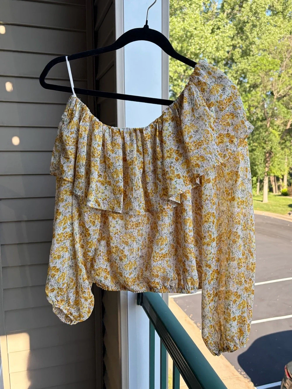 🆕🌻 ASTR The Label Yellow Floral Off Shoulder Crop Top XS Boho Cottagecore Blouse